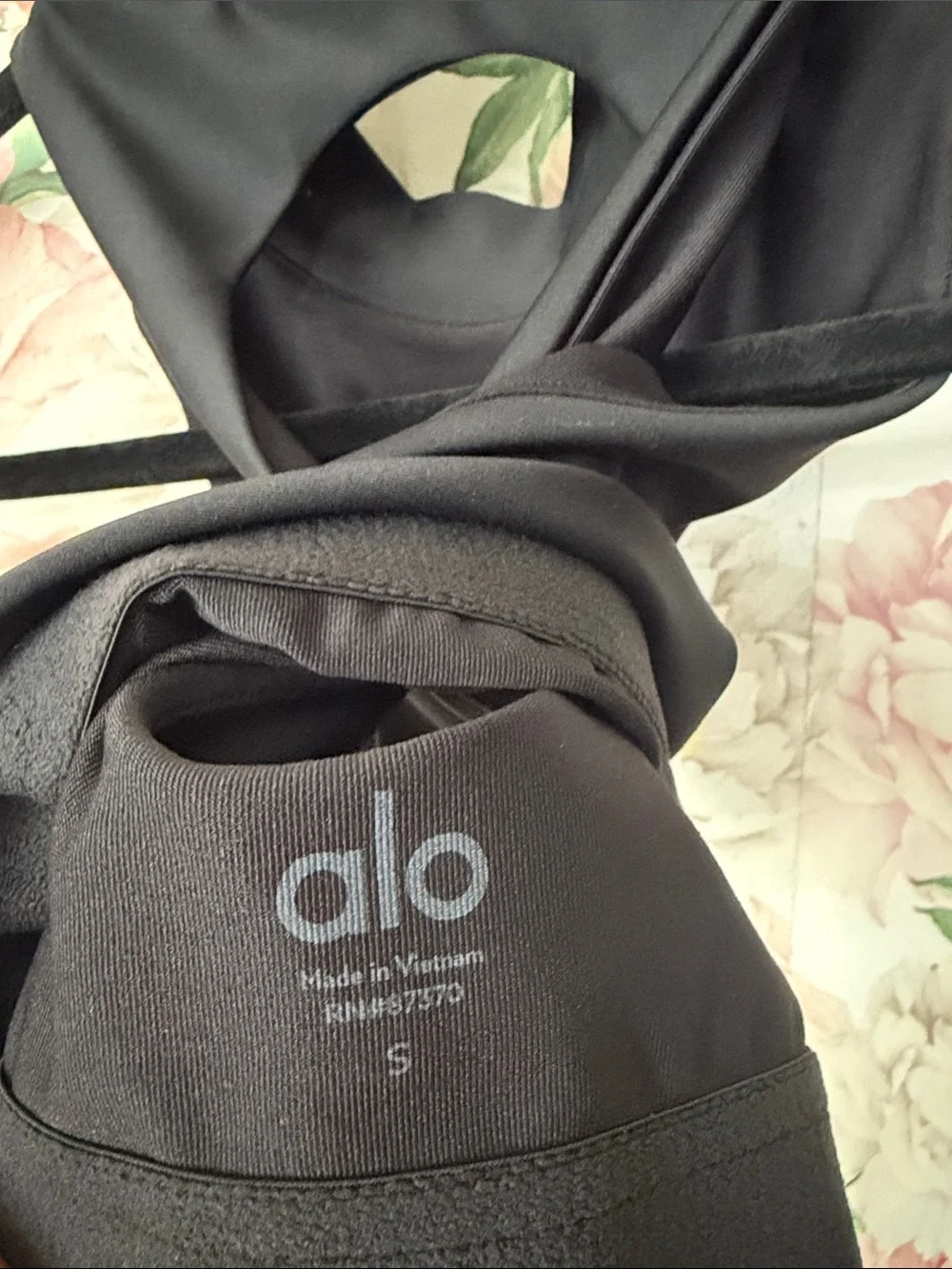 Alo Yoga Airlift Fuse Tank Top Black size S Open Back Crop